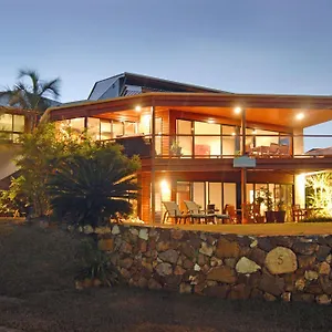 Airlie Waterfront 4* Airlie Beach